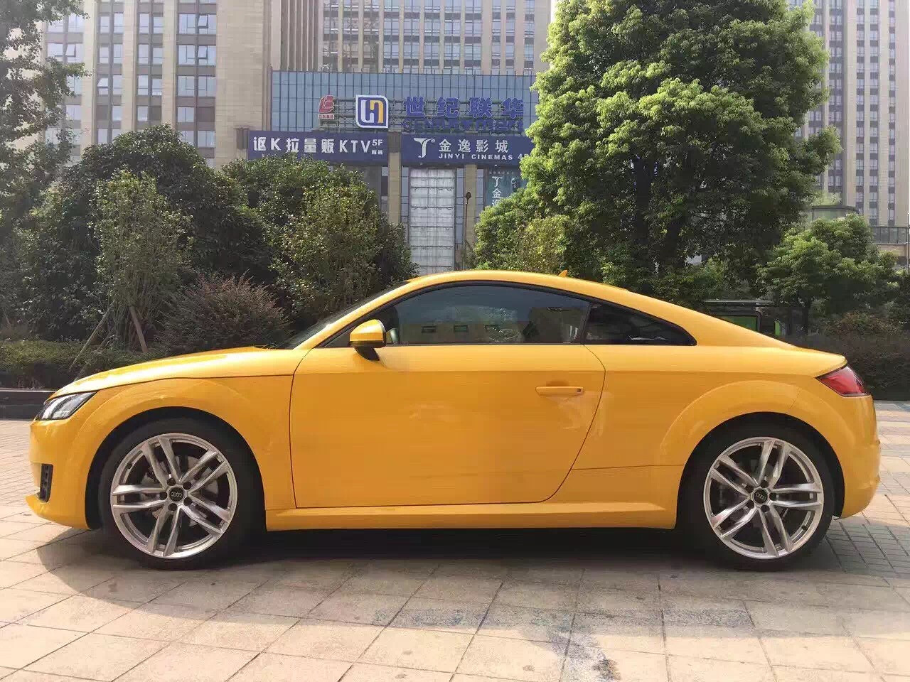 奧迪TT最新車型，時尚與科技的完美結(jié)合，奧迪TT最新車型，時尚與科技的極致融合