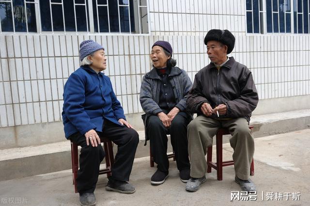 72歲老人三年創(chuàng)作百部短劇，激情與堅持的非凡故事，72歲老人三年創(chuàng)作百部短劇，激情與堅持的非凡人生