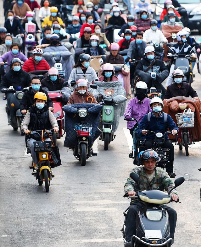 電動(dòng)自行車圍困下的大學(xué)校園新挑戰(zhàn)與創(chuàng)新應(yīng)對(duì)，電動(dòng)自行車圍困下的大學(xué)校園，挑戰(zhàn)與創(chuàng)新應(yīng)對(duì)之道